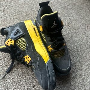 Jordan 4 Thunder. OG. 6Y